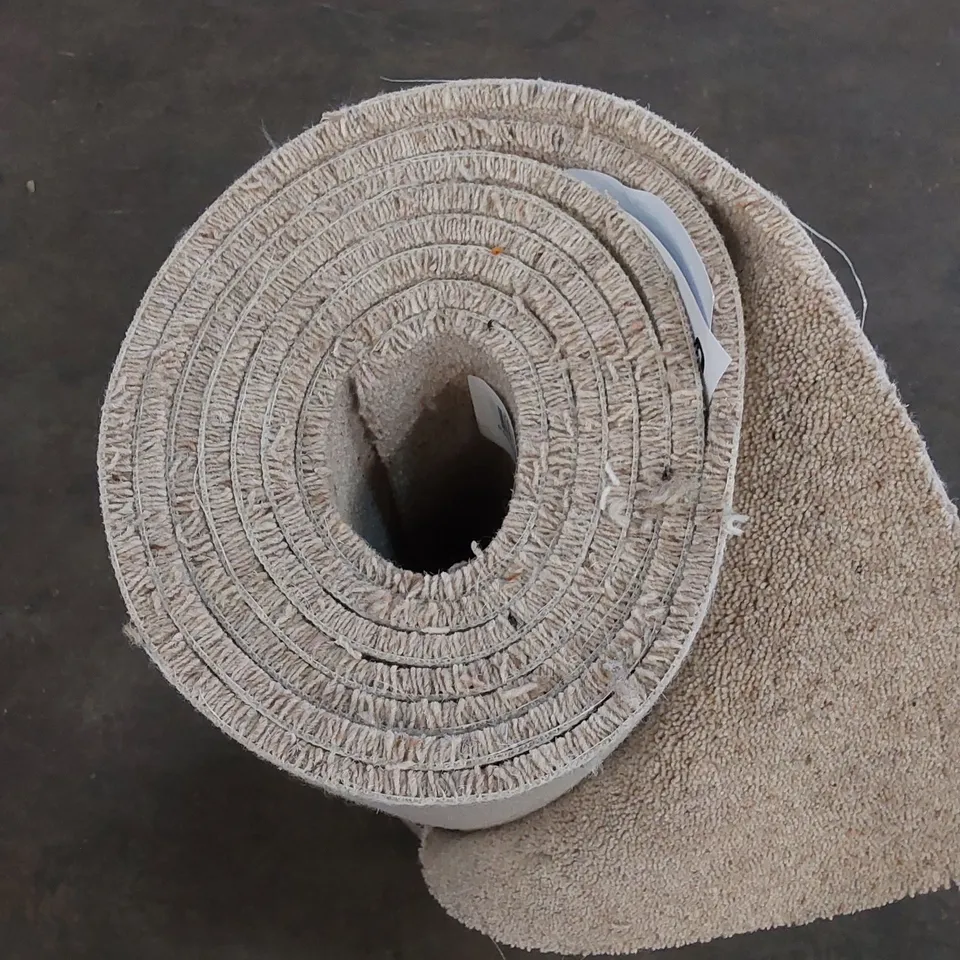 ROLL OF QUALITY DIMENSION BERBER CLEVELAND WAY CARPET // SIZE: 0.7m X UNSPECIFIED 