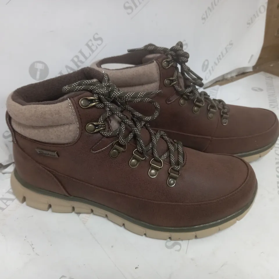 BOXED SKETCHERS WALING BOOTS BROW SIZE 6.5