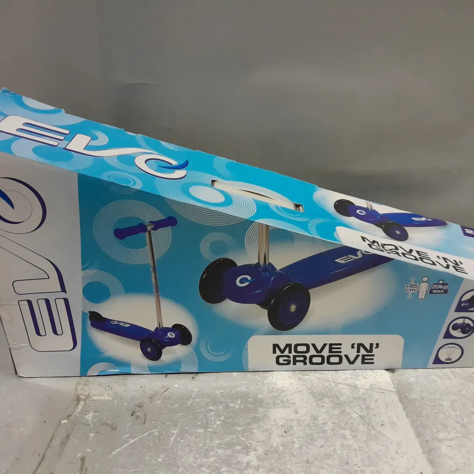 BOXED EVO MOVE N GROOVE SCOOTER