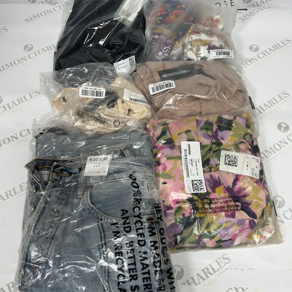 LARGE BOX OF ASSORTED CLOTHING TO INCLUDE H&M, EMERY ROSE AND PRETTYLITTLETHING