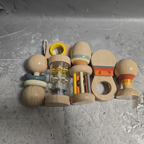 BOX OF APPROXIMATELY 7 WOODEN BABY MUSICAL TOYS 