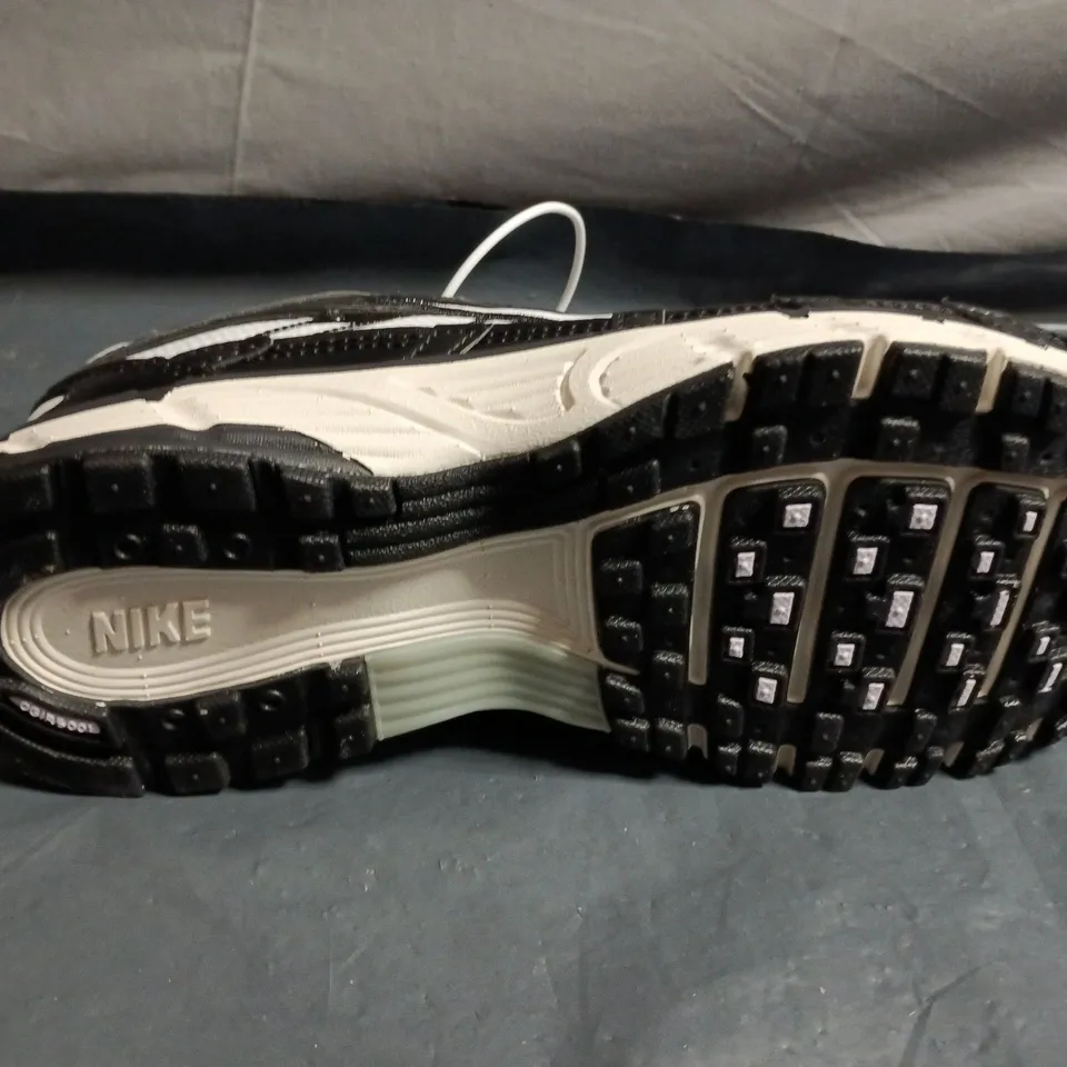 PAIR OF NIKE P-6000 TRAINERS – UK SIZE 5