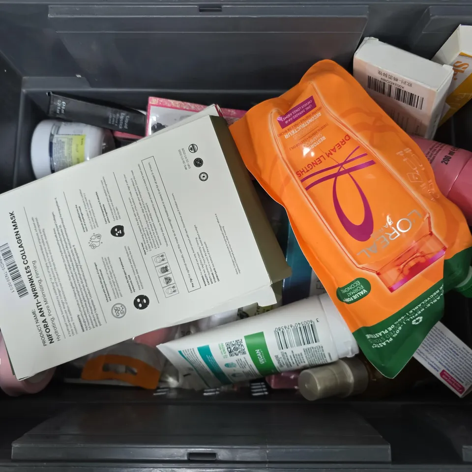 APPROXIMATELY 20 ASSORTED HEALTH & BEAUTY PRODUCTS TO INCLUDE NOFLORA COLLAGEN MASK, N07 SRAY PERFECT MASCARA, CYCLAX BODY SCRUBZ, ETC - COLLECTION ONLY