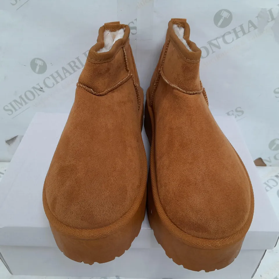 BOXED PAIR OF ANKLE SLIP ON WINTER BOOTS IN CHESTNUT - 6