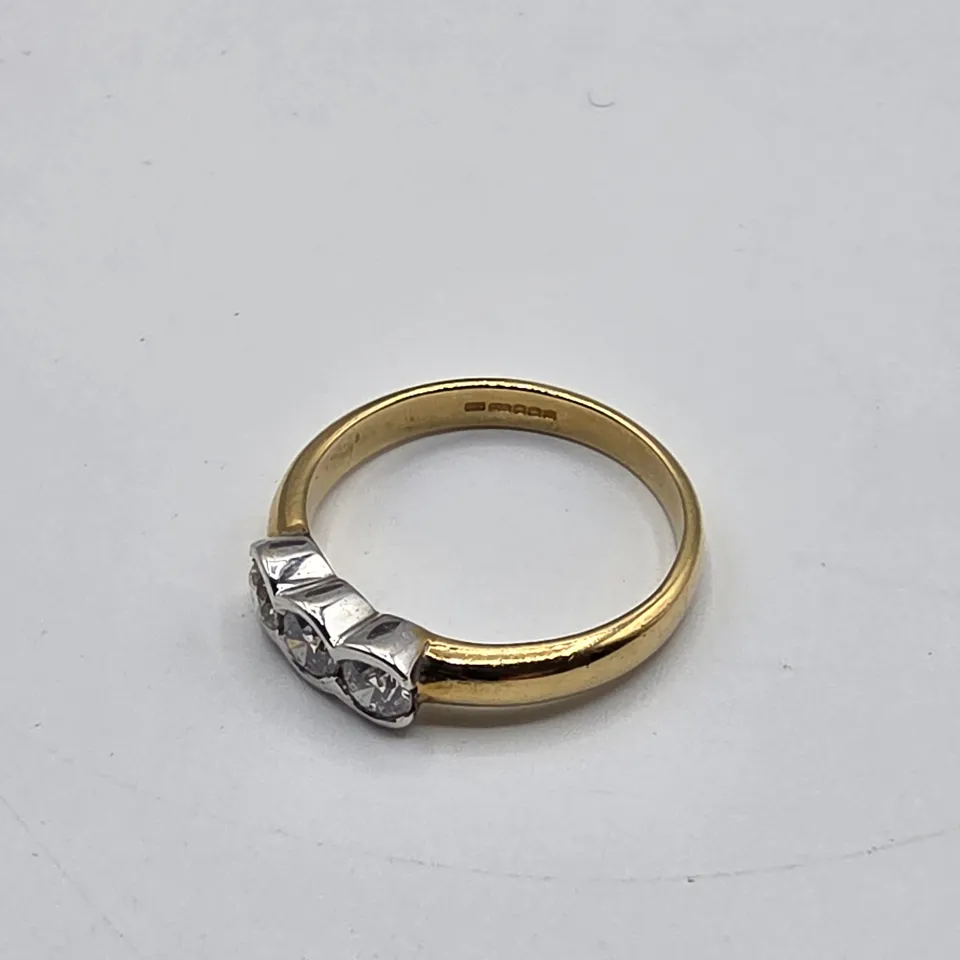 18CT GOLD THREE STONE RING RUB-OVER SET WITH NATURAL DIAMONDS