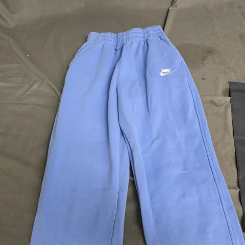 NIKE KIDS' BLUE TRACKSUIT BOTTOMS – UK 9-11 (137-146 CM)
