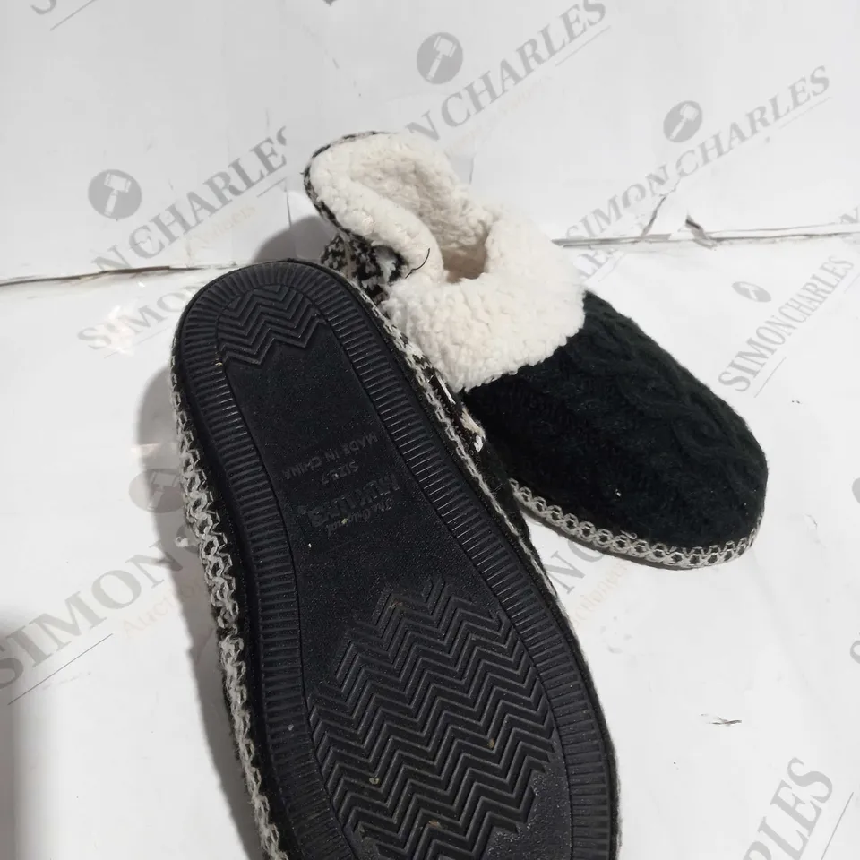 MUK LUKS MAGDALANA CHEETAH SLIPPERS - SIZE 5