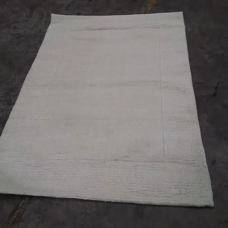 QUALITY DESIGNER AREA RUG - APPROXIMATELY 170X120CM