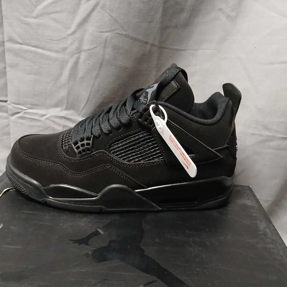 AIR JORDAN 4 RETRO TRAINERS – BLACK SIZE 8