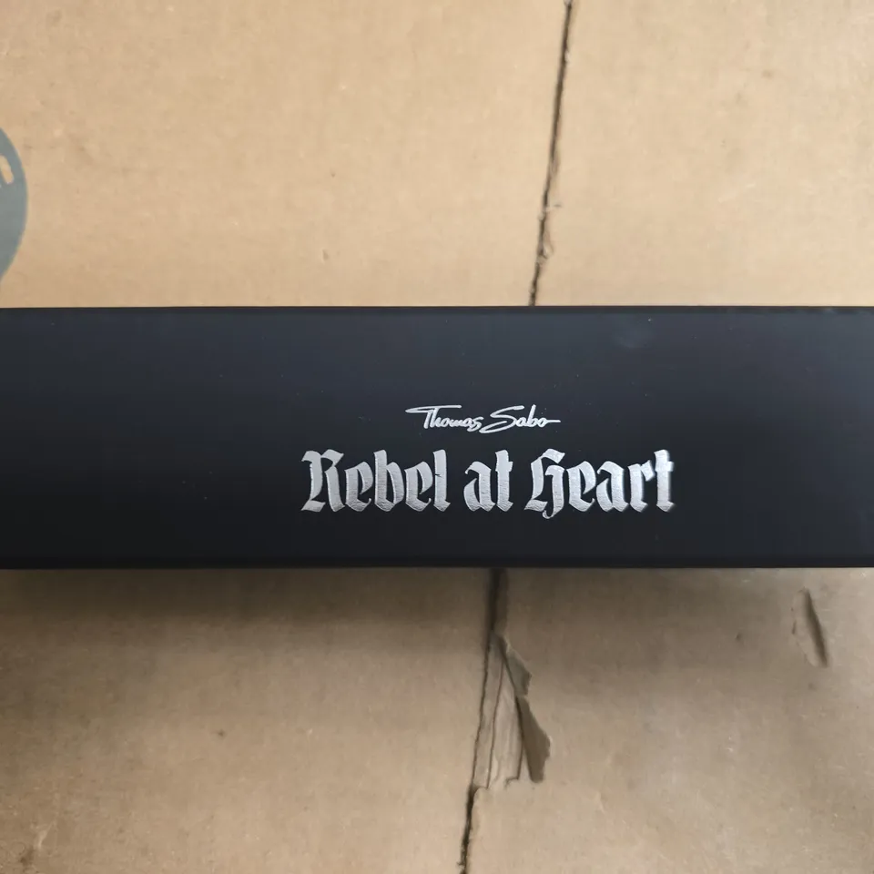 THOMAS SABO REBEL AT HEART BRACELET – SILVER-TONE WITH SKULL BEAD ACCENTS