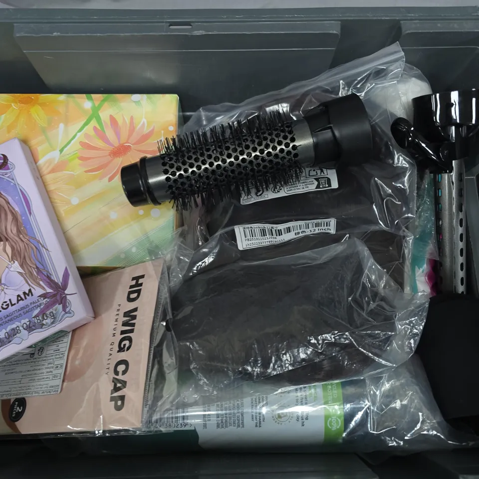 APPROXIMATELY 12 ASSORTED HEALTH & BEAUTY PRODUCTS TO INCLUDE CANTU PADDLE BRUSH, ROCK FACE SHOWER GEL, SHEGLAM SPONTANEOUS SAGITTARIUS EYESHADOW PALETTE, ETC