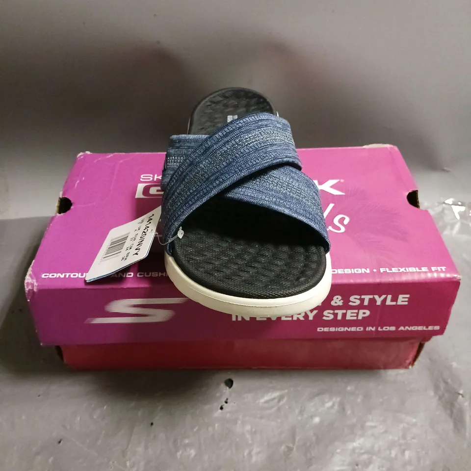 SKECHERS PERFORMANCE LADIES DENIM STYLE SANDALS SIZE 4