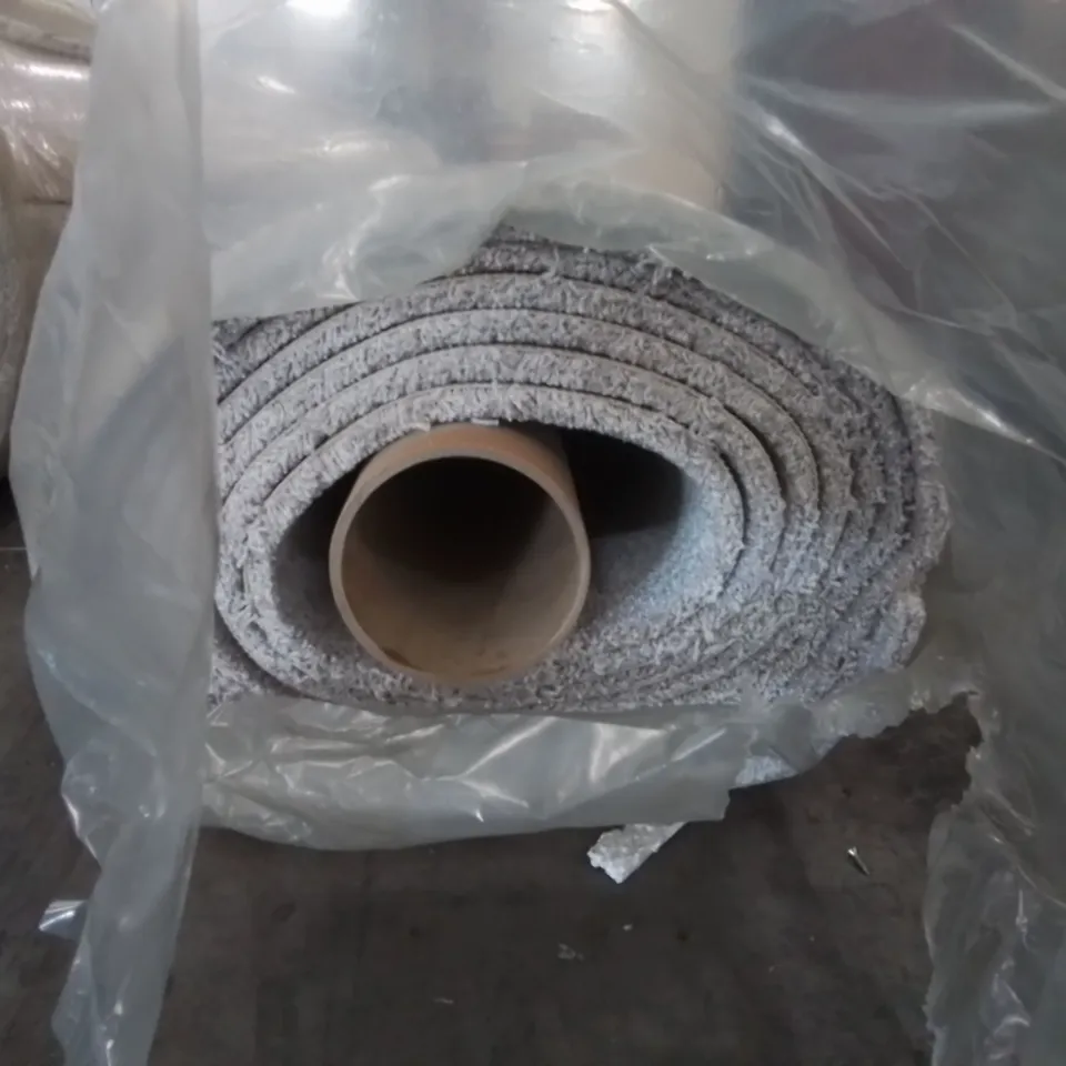 ROLL OF QUALITY SENSUAL TITANIUM CARPET  // SIZE: APPROXIMATELY 6.7 X 5M