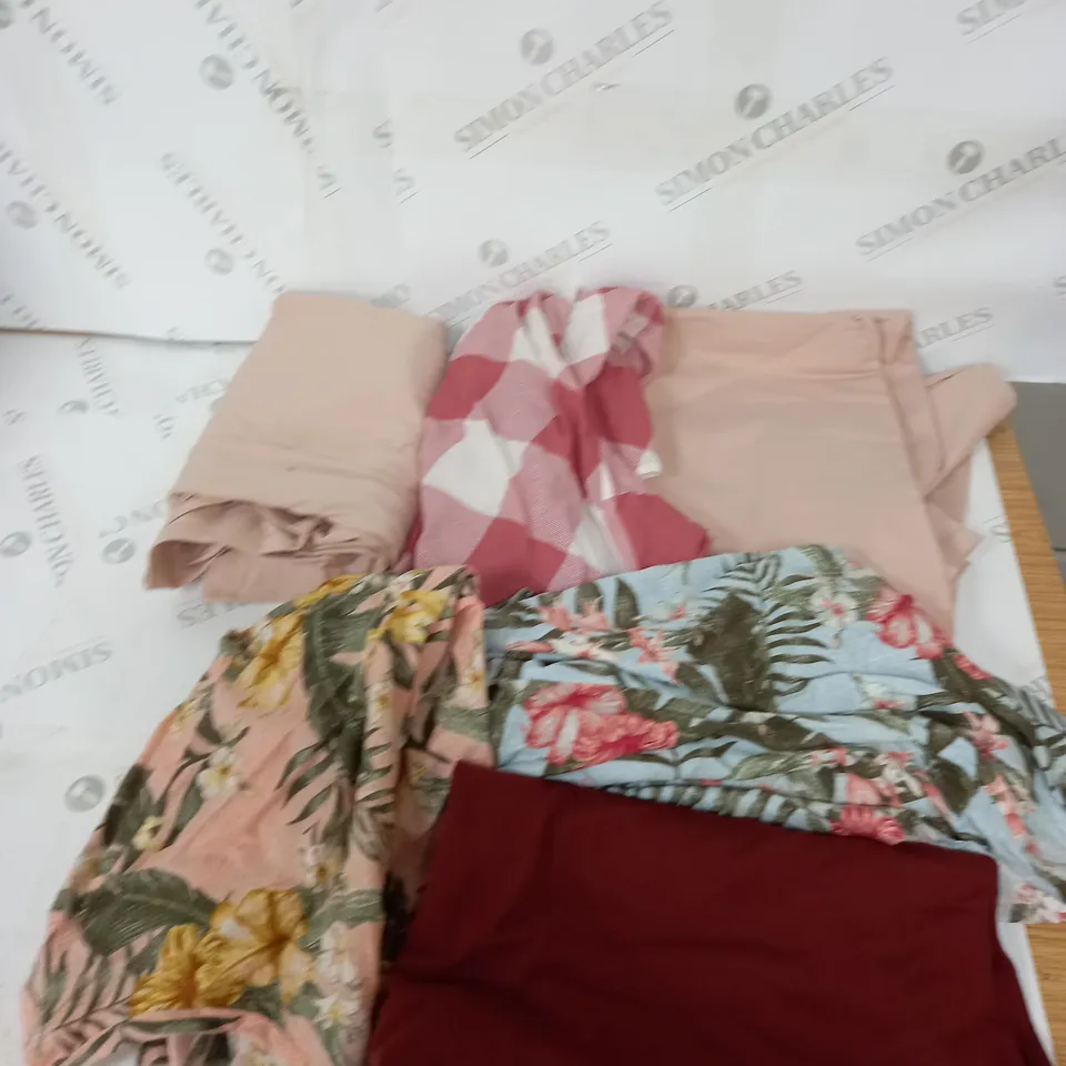 BOX OF ASSORTED CLOTHING ITEMS IN VARIOUS SIZES AND COLOURS