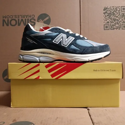 BOXED PAIR OF NEW BALANCE 990 TRAINERS IN NAVY/BLUE SIZE UK 8