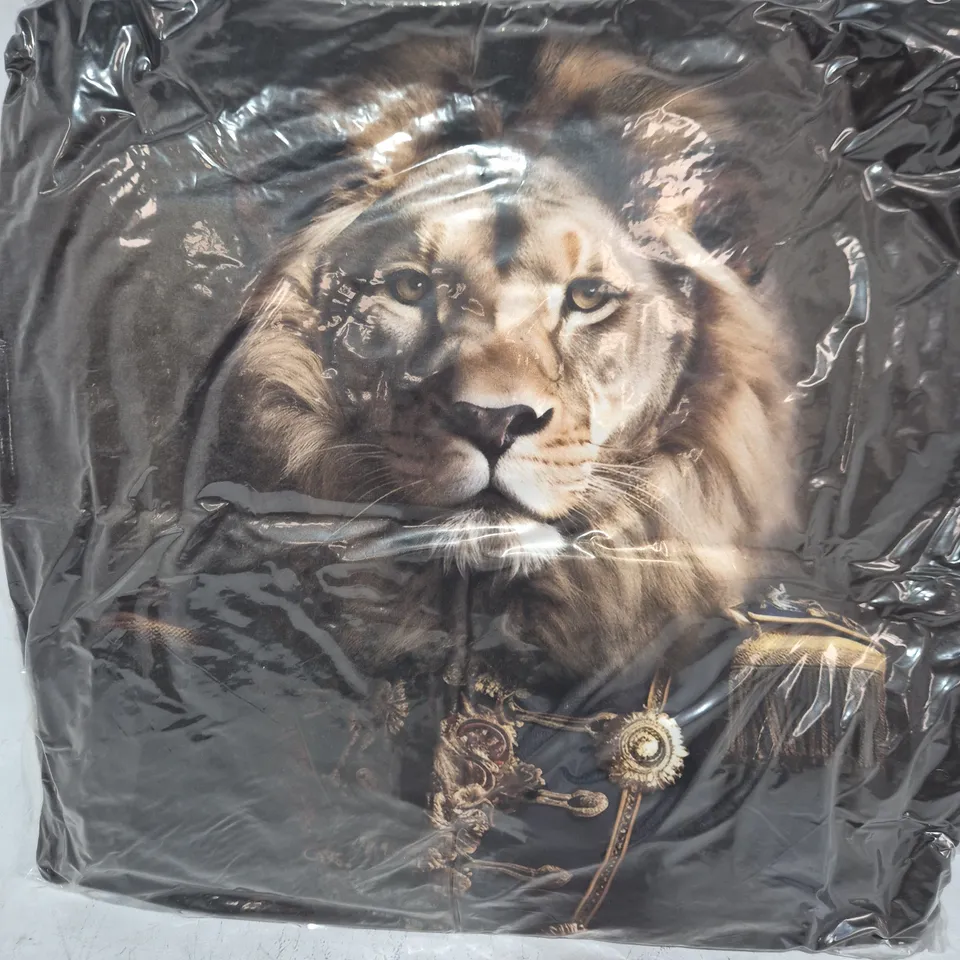 LOT OF 16 AS NEW TOP DOG LION THEMED FILLED CUSHIONS - APPROX 45X45CM