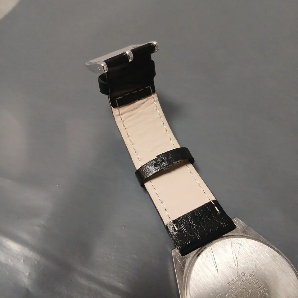 UNBOXED SEIKO SILVER DIAL WATCH WITH BLACK LEATHER STRAP