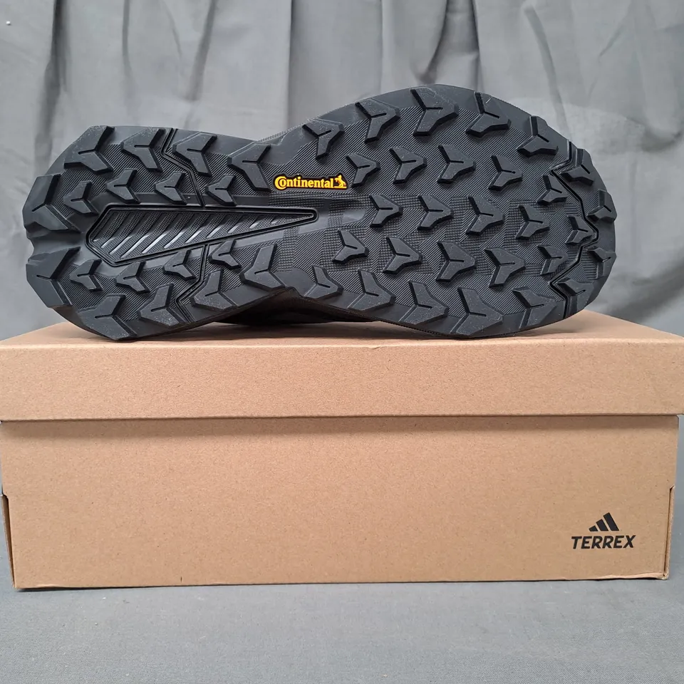 BOXED PAIR OF ADIDAS TERREX TRAILMAKER 2 SHOES IN BLACK UK SIZE 7.5