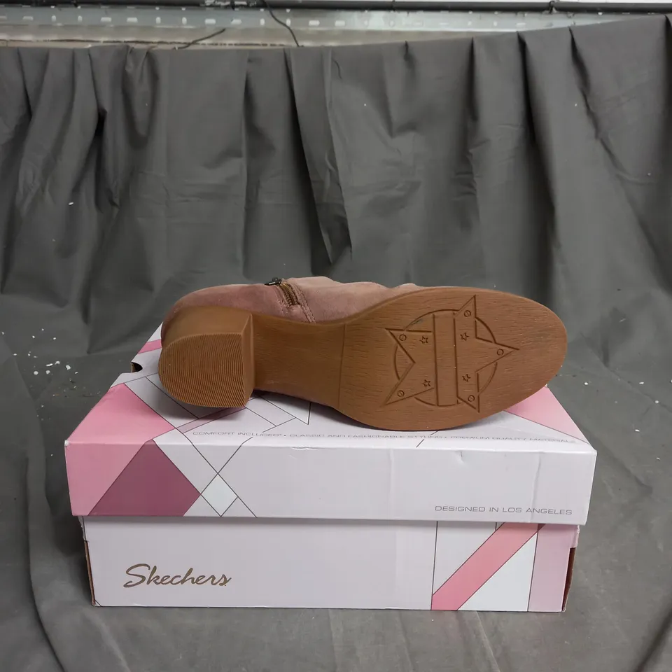 BOXED SKECHERS BIEGE HEELED ZIPPED BOOTS SIZE 7