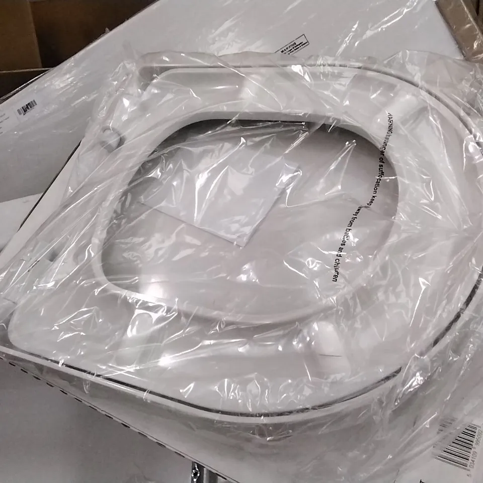 BOXED BACAN SOFT CLOSE TOILET SEAT