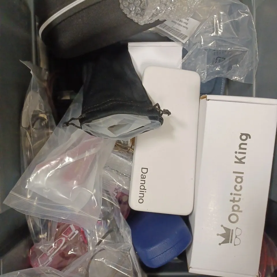 APPROXIMATELY 20 ASSORTED SUNGLASSES & SPECTACLES IN VARIOUS BRANDS	