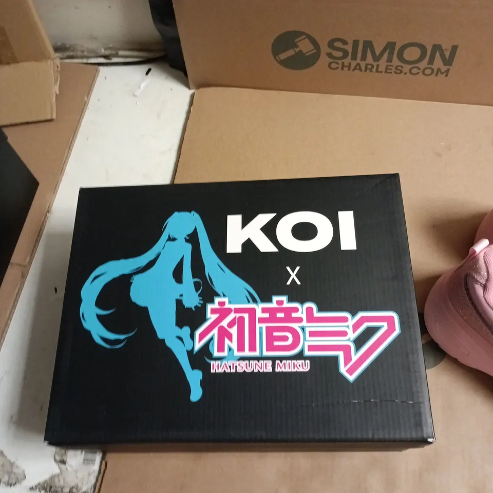 KOI X HATSUNE MIKU WOMEN'S PINK SNEAKERS JJ31 – UK5
