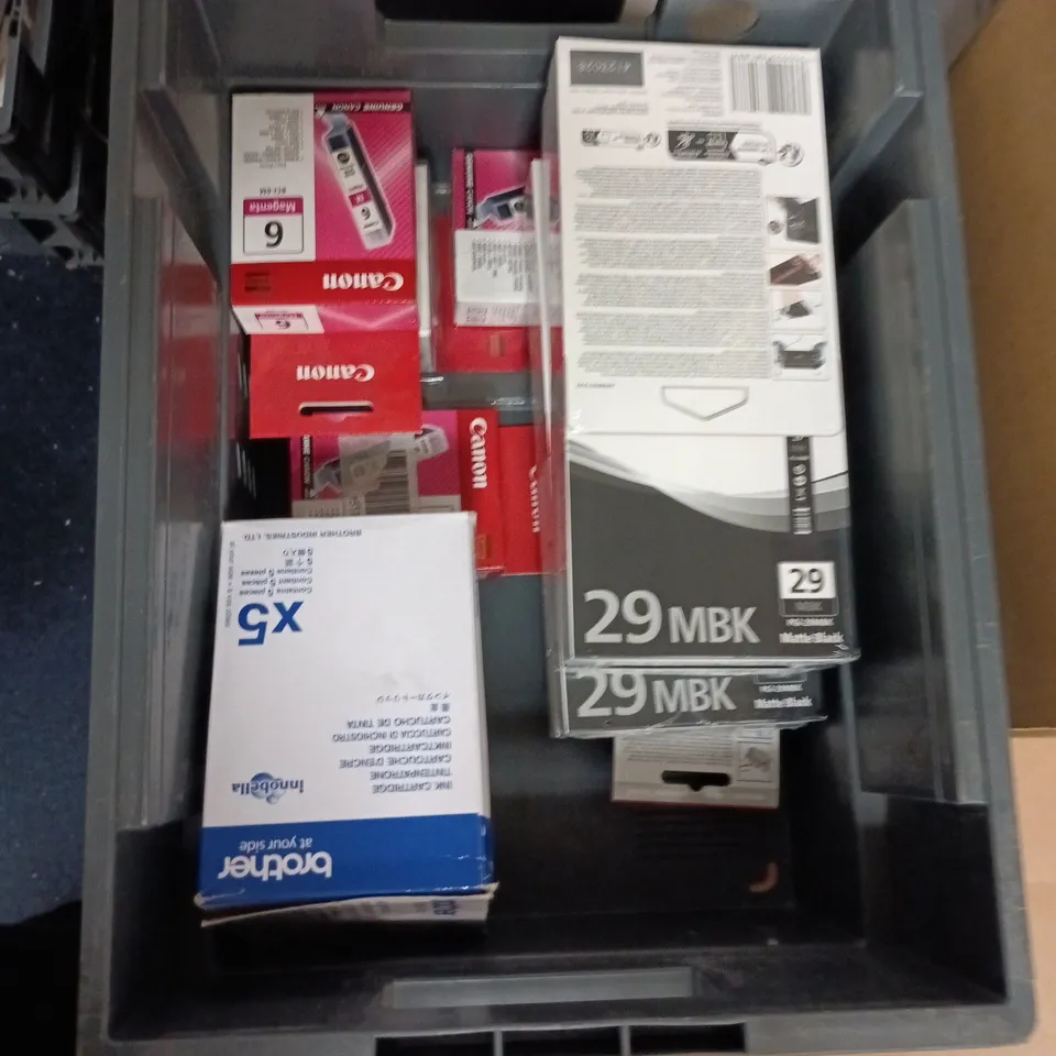 APPROXIMATELY 10 ASSORTED ITEMS TO INCLUDE BROTHER INK CARTRIDGE, PIXMA 546 COLOR XL, CANON GREEN CARTRIDGE ETC- COLLECTION ONLY