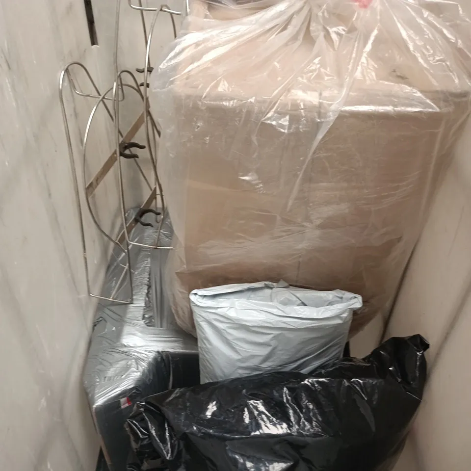 CAGE OF APPROXIMATELY 5 ASSORTED HOUSEHOLD ITEMS - COLLECTION ONLY