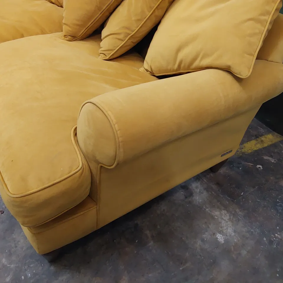 QUALITY BRITISH DESIGNER LOUNGE Co. BRIONY FOUR SEATER SOFA WITH SCATTER CUSHIONS GOLDEN PLUSH FABRIC 