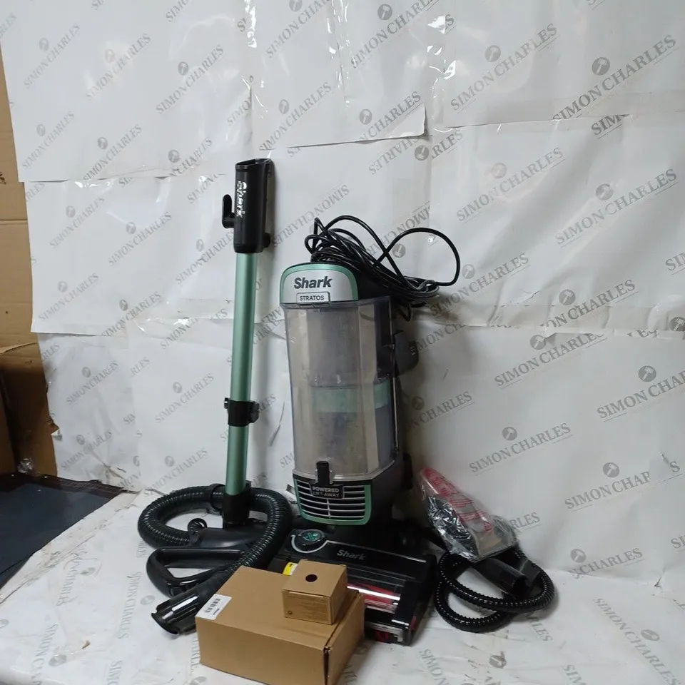 BOXED SHARK STRATOS UPRIGHT VACUUM CLEANER WITH PET-TOOL & CAR KIT NZ860UK
