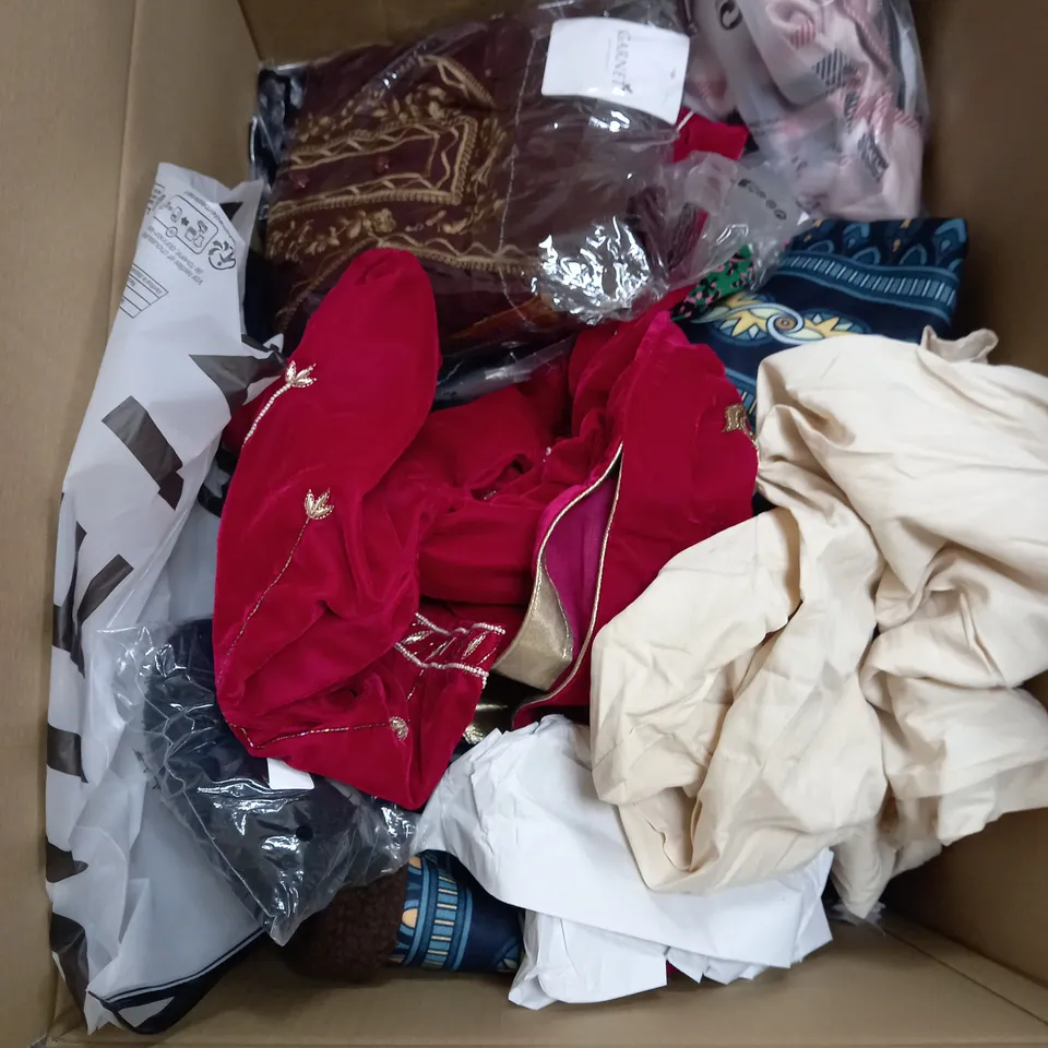 BOX OF APPROXIMATELY 25 ASSORTED CLOTHING ITEMS TO INCUDE - JEANS , TOPS , T-SHIRT ETC