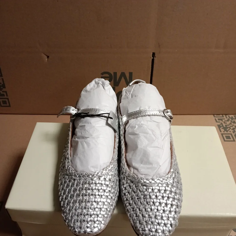 OFF THE HOOK LONDON REGENT SILVER WOVEN FLATS - UK SIZE 3 
