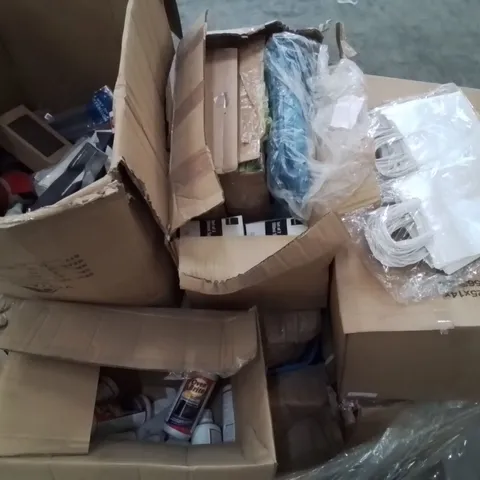 PALLET CONTAINING VARIOUS ASSORTED BOXED HOUSEHOLD ITEMS TO INCLUDE, OVEN CLEANER, SPRAY BOTTLES, PET COOLING MATS, GIFT BAGS ETC.