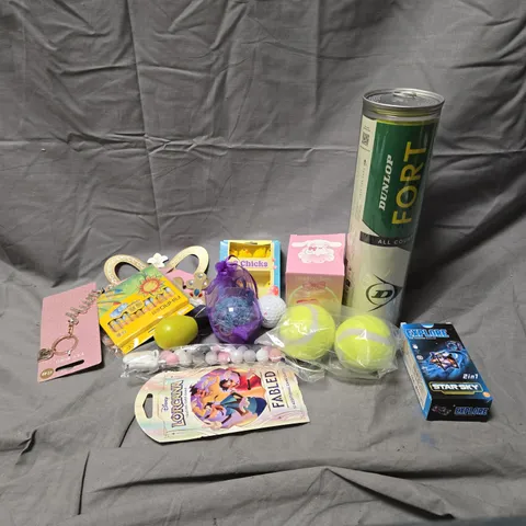 APPROXIMATELY 15 ASSORTED TOYS & GAMES PRODUCTS TO INCLUDE DUNLOP TENNIS BALLS, STAR SKY TOY, KEY RING, ETC