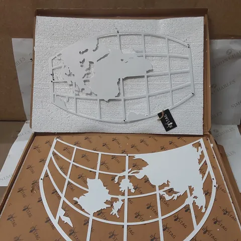 LOT CONTAINING APPROXIMATELY 13 ASSORTED WALL DECOR ITEMS - VARIOUS DESIGNS, TYPES, CONDITIONS
