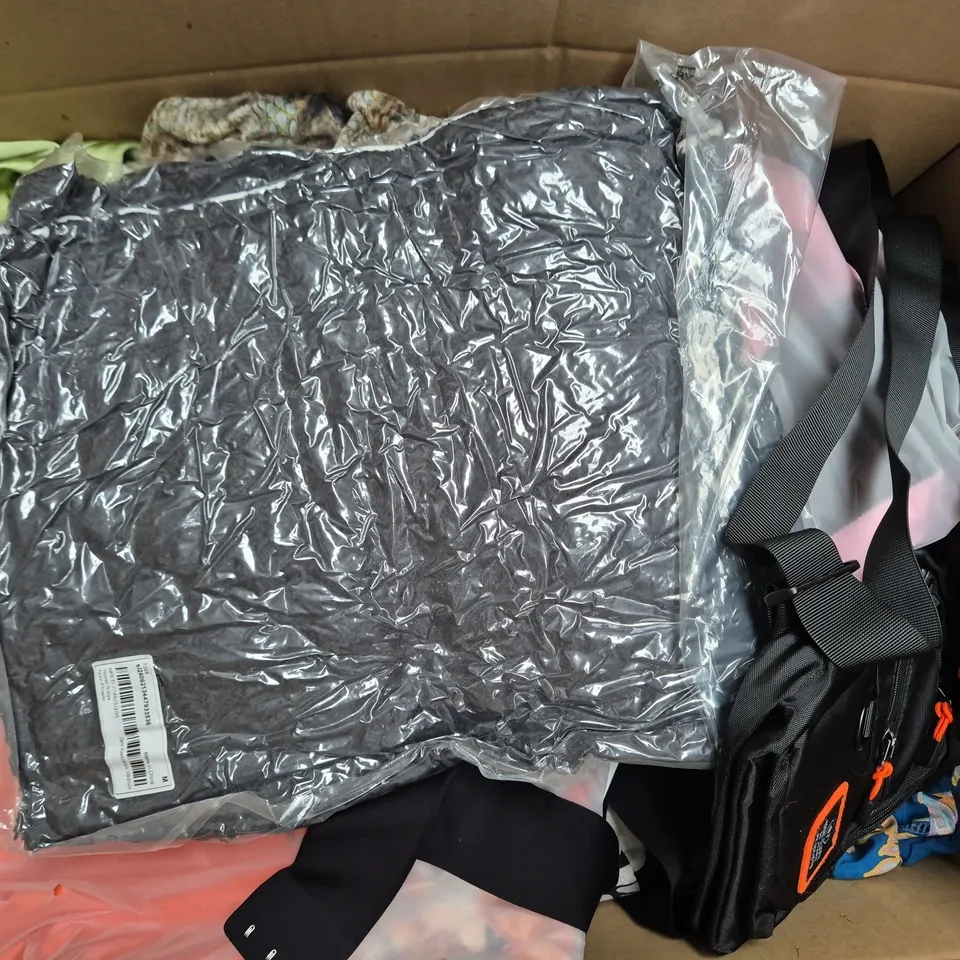 APPROXIMATELY 30 ASSORTED CLOTHING ITEMS IN VARIOUS SIZES, STYLES & COLOURS TO INCLUDE BRANDS SUCH AS ORGANIC BASICS, DKNY JEANS, ONEILL, ETC - COLLECTION ONLY