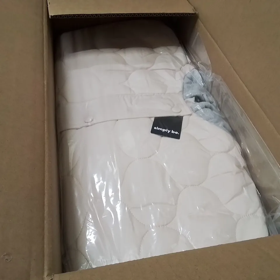 BOXED BRAND NEW APPROXIMATELY 5 SIMPLY BE QUILTED JACKET STONE SIZE 20