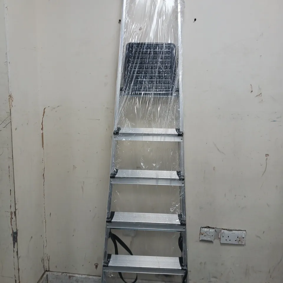 6-STEP ALUMINIUM LADDER IN SILVER - COLLECTION ONLY