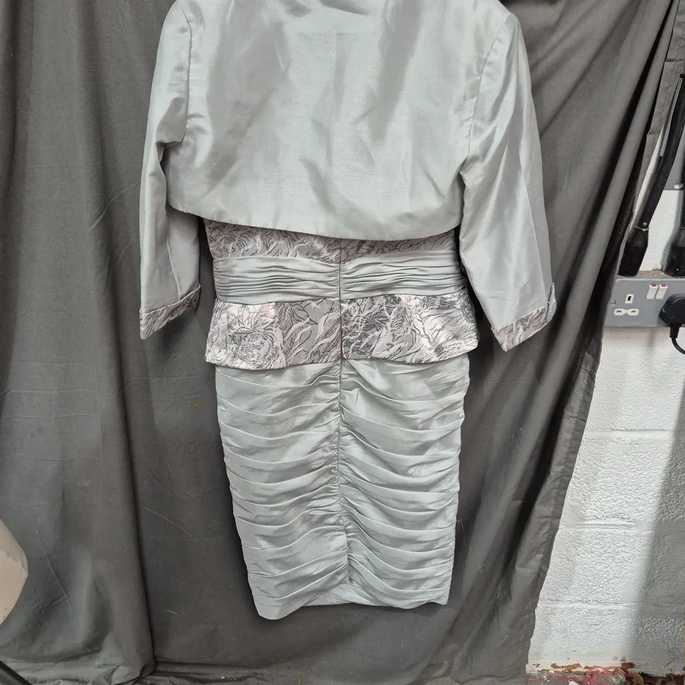 MASCARA POUR LA FEMME EVENING DRESS & JACKET, SIZE 14/42 (EU 42) – PALE GREY