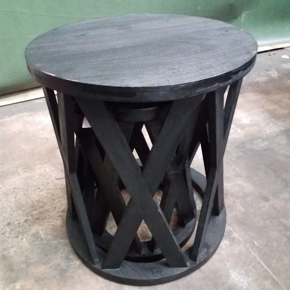 BLACK WOODEN CIRCULAR NESTING TABLES (SET OF 2)