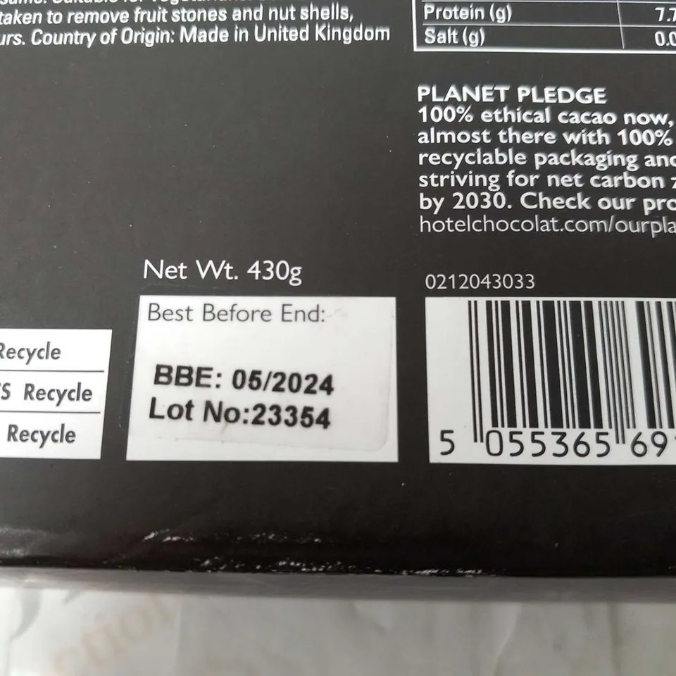 BOXED HOTEL CHOCOLAT SERIOUS DARK FIX 430G