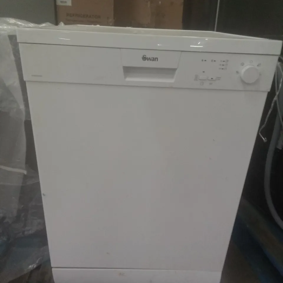 SWAN WHITE FULL SIZE FREESTANDING DISHWASHER SDW2025W