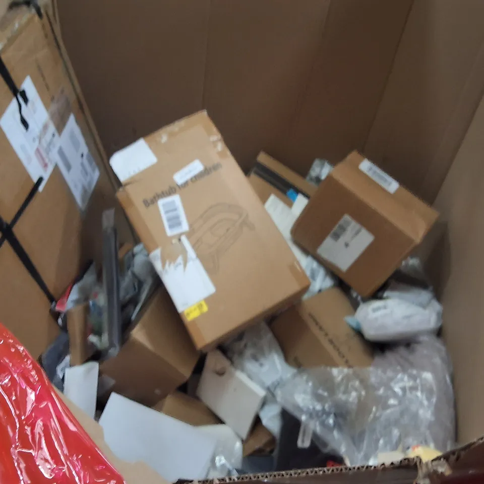 PALLET OF ASSORTED HOUSEHOLD GOODS AND PRODUCTS TO INCLUDE;BATHROOM MIRROR,FLOOR LAMP,BATHTUB FOR BABY