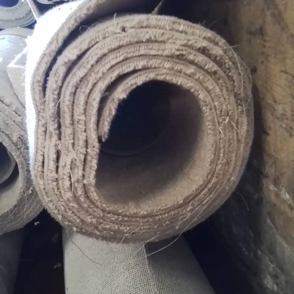 ROLL OF QUALITY LINDALE ELITE MALHAM CARPET // APPROX SIZE: 5 X2.97