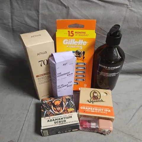 APPROXIMATEY 20 ASSORTED HEALTH AND BEAUTY PRODUCTS TO INCLUDE - GILLETTE FUSION 5 BLADES - GROWN ALCHEMIST REVIVE BODY CLEANSER - DR SQUATCH SOAP - ETC