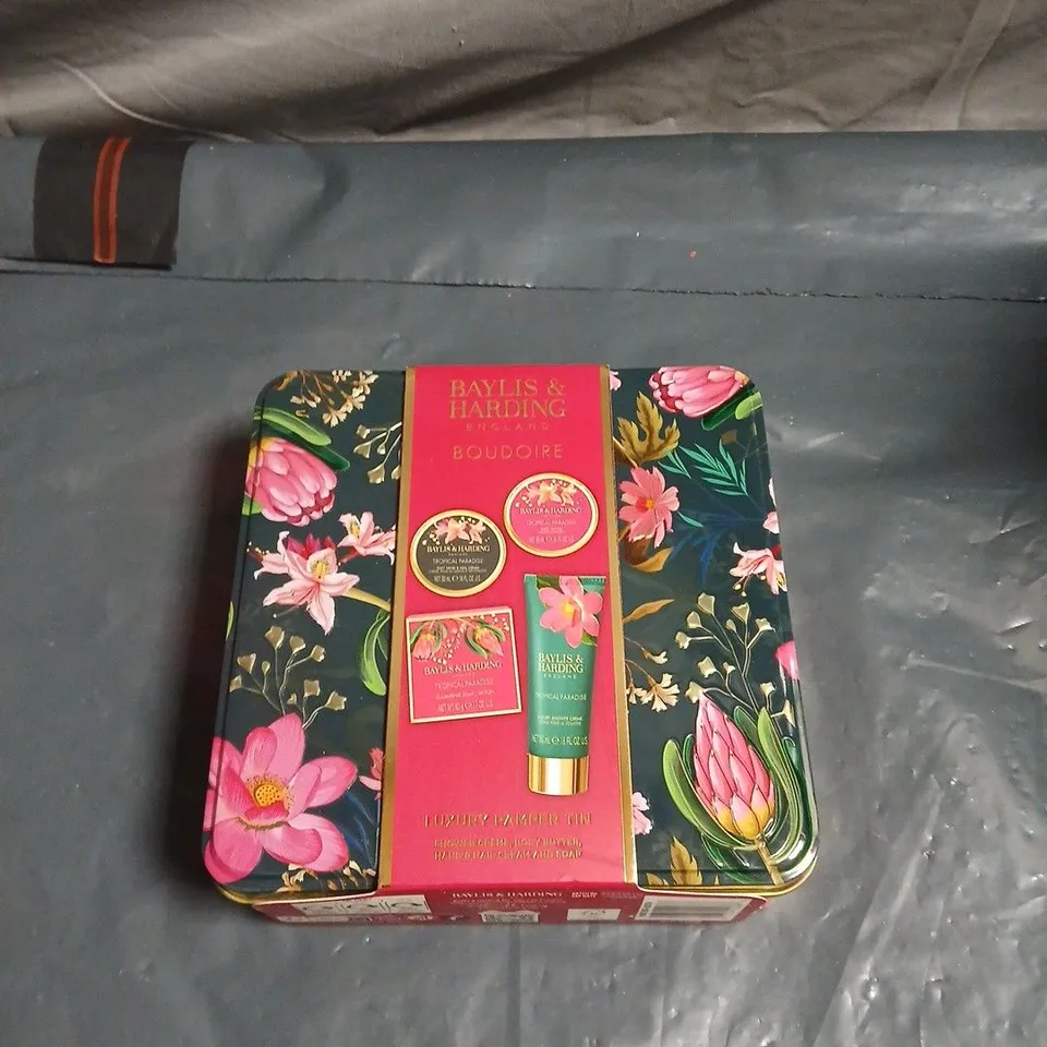 BAYLIS & HARDING BOUDOIRE LONDON GIFT TIN – BATH & BODY SET
