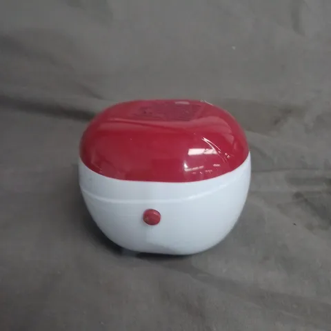 BOX OF APPROXIMATELY 20 ASSORTED HOUSEHOLD ITEMS INCLUDING MULTI PURPOSE CLEANER , XXL CLOTHWIPES AND DRAINING BOARD TRAYS