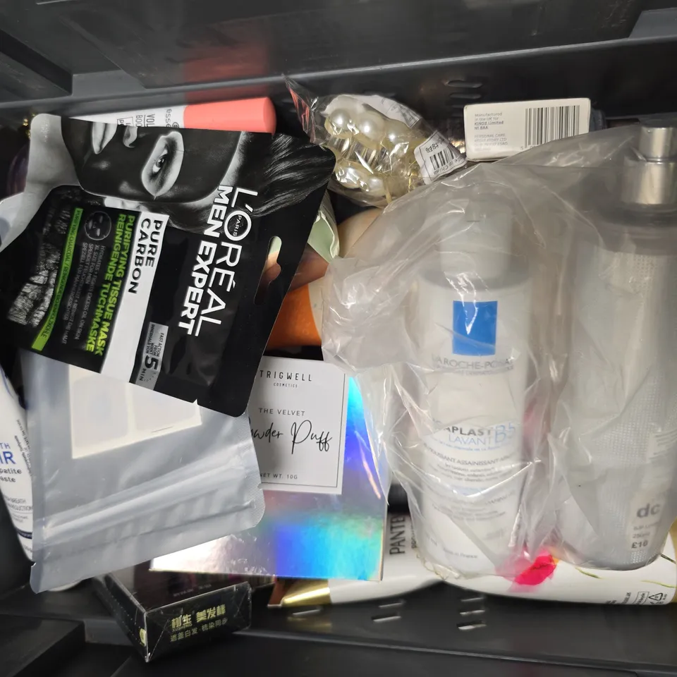 APPROXIMATEY 15 HEALTH AND BEAUTY PRODUCTS TO INCLUDE SQUATCH SOAP, WHITENING TOOTHPASTE, AND SELF GLOW FIRST LIGHT ETC. - COLLECTION ONLY