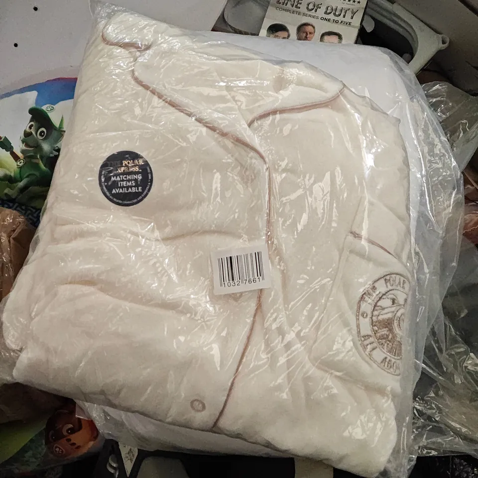 PALLET OF ASSORTED HOUSEHOLD AND CLOTHING ITEMS TO INCLUDE GOLF GLOVES, LINE OF DUTY BOX SET, ON CLOUD TRAINERS AND POLAR EXPRESS PJS