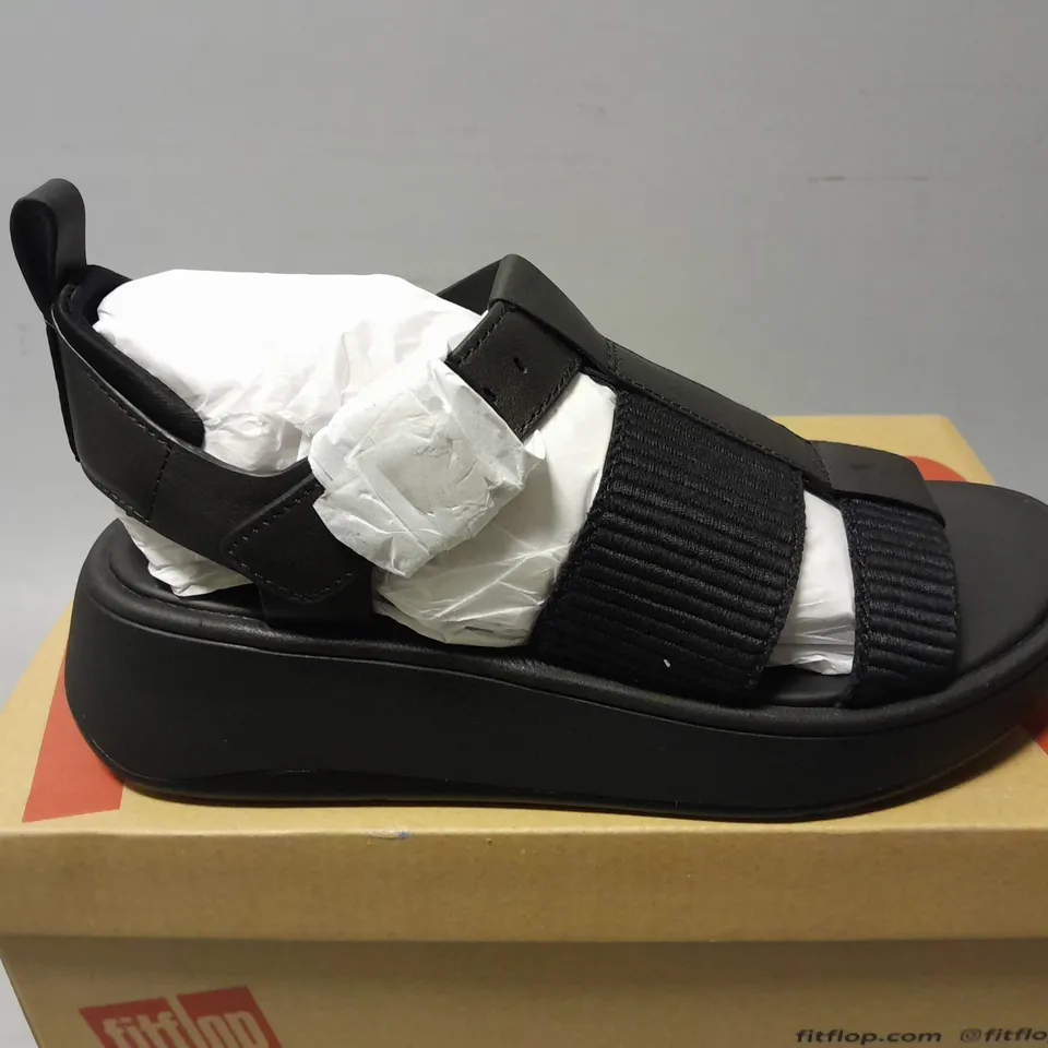 BOXED PAIR OF FITFLOP F-MODE LEATHER WEBBING FLATFORM FISHERMAN SANDALS IN BLACK - UK 3